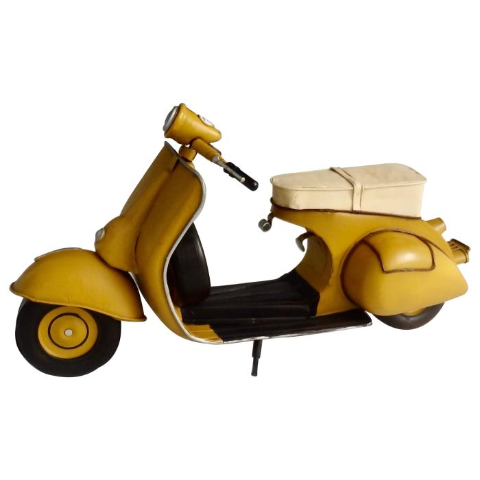 Italian Gilt Bronze Buckle Motif Desk Clip, in the Style of Gucci For ...